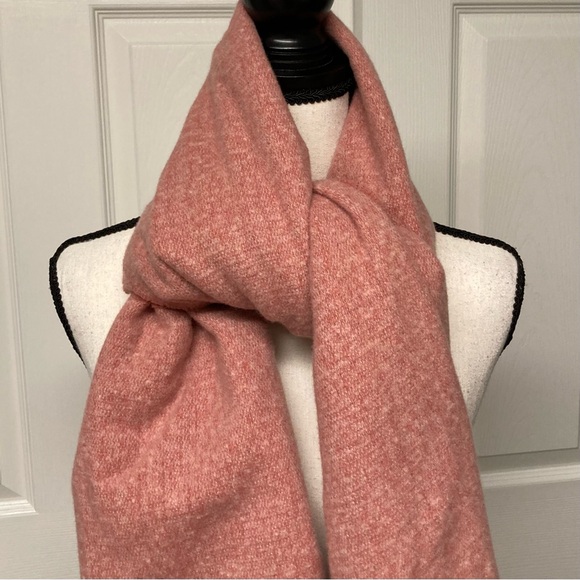 NWT Old Navy Oversized Scarf. Peach Rose. 76 in x 30 in - Picture 8 of 11